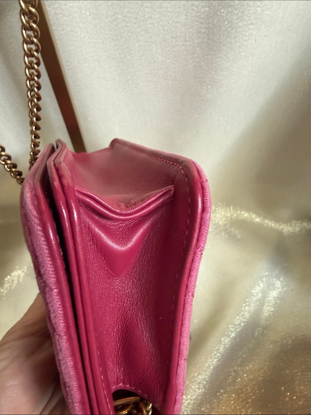 Gucci Fuchsia Velvet 'LOVE' Shoulder Bag with Floral Embroidery - Picture 5 of 9
